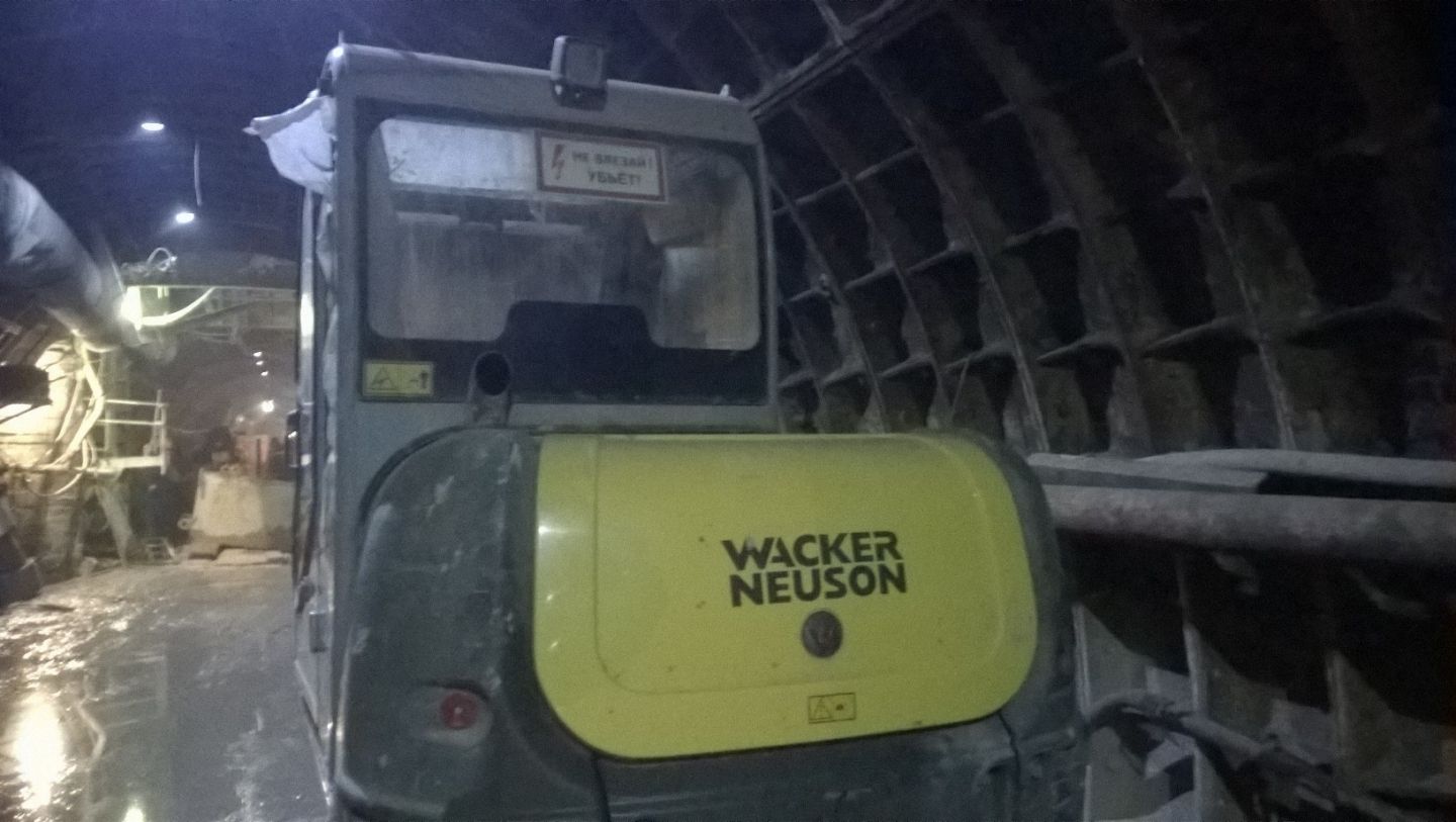 Мини экскаватор Wacker Neuson - строительство метро ООО «ГлавСтройИнжиниринг»