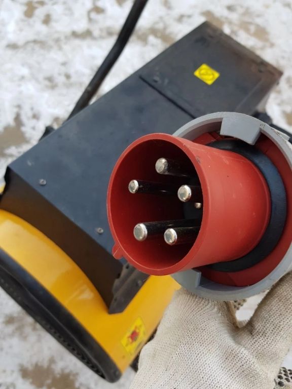 Электрическая тепловая пушка Master RS30 - разъем для питания