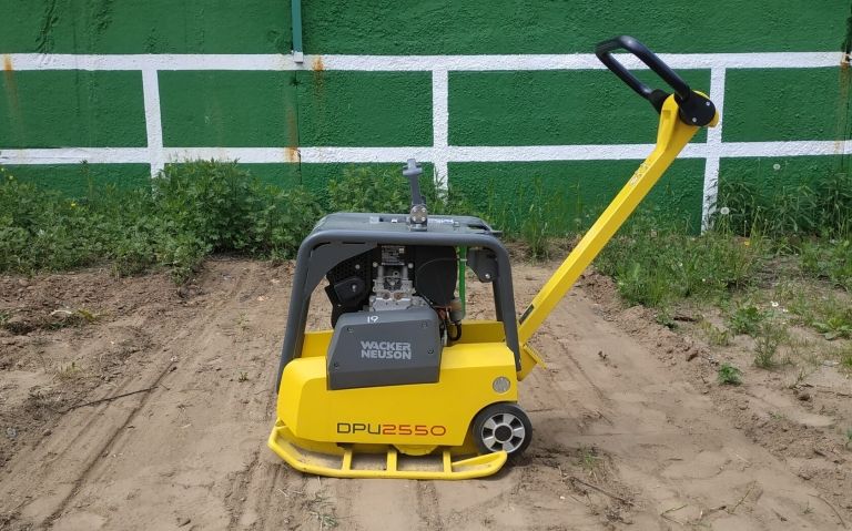 Виброплита дизельная реверсивная DPU2550