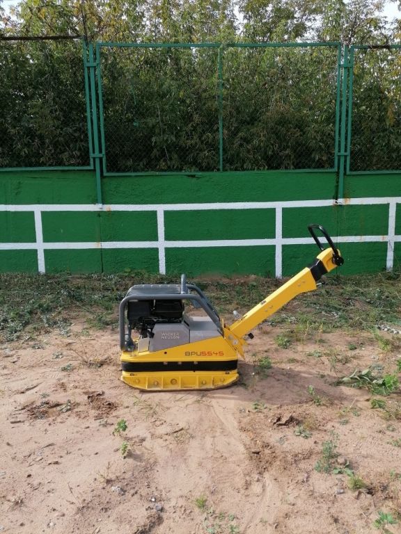 Виброплита бензиновая реверсивная ВPU5545
