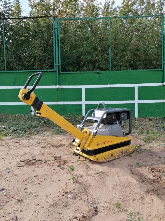 Виброплита бензиновая реверсивная ВPU5545