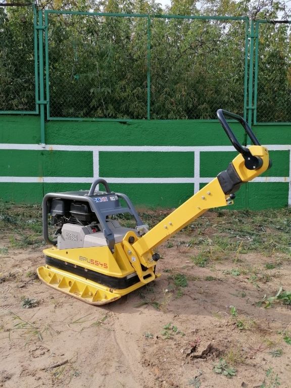 Виброплита бензиновая реверсивная ВPU5545