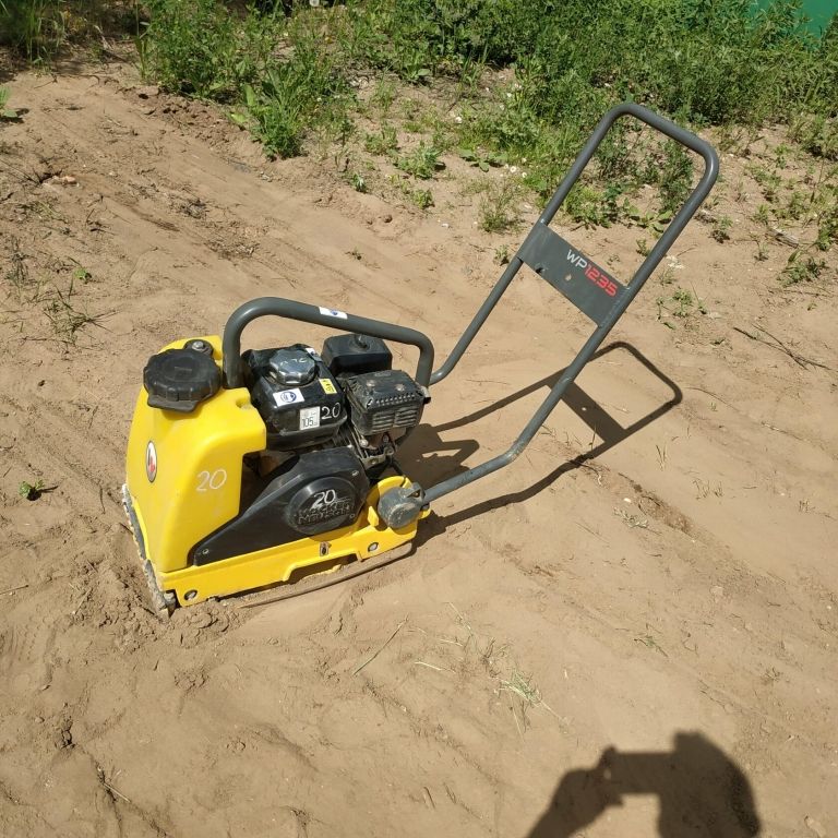 Виброплита бензиновая прямого хода WP1235